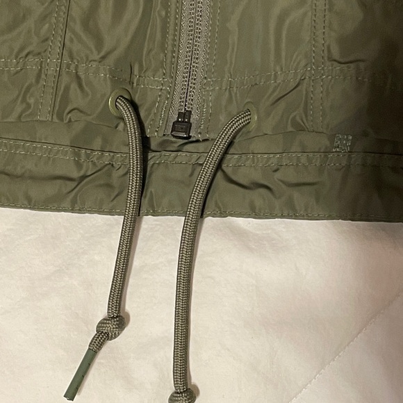 Mountain Hardware Army Green Light Travel Jacket Hideaway Hoodie Windbeaker S - Picture 13 of 13